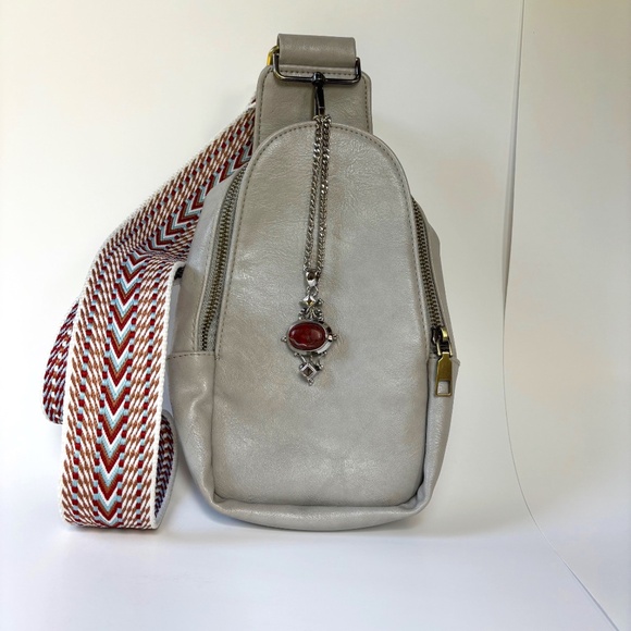 ANTHROPOLOGIE  Urban Originals light gray sling bag w/purse charm - Picture 1 of 5